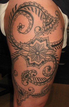 Tattoos kristen's leg