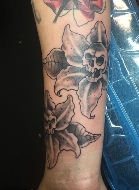 Tattoos - Skull lillies - 125106