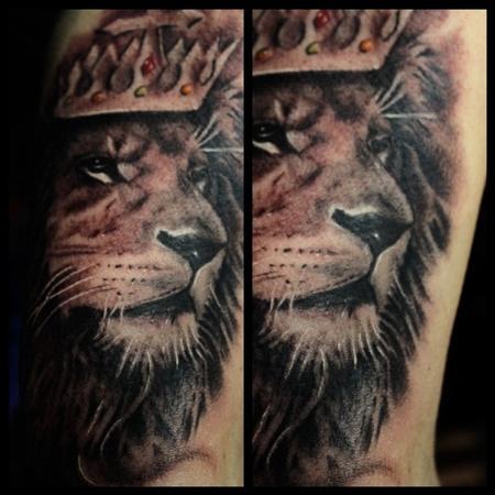 Aric Taylor The Dark Horse - black and gray realistic portrait of a Lion tattoo