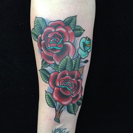 Gary Dunn - Traditional color roses tattoo, Gary Dunn Art Junkies Tattoo 