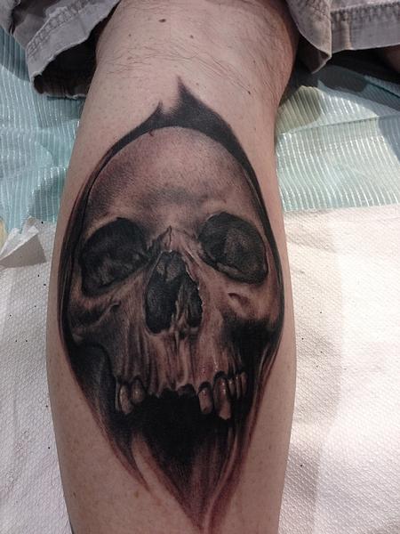 Big Gus - black and gray realitic skull, Big Gus Art junkies tattoo