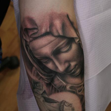 Ryan Mullins - Realistic black and gray virgin Mary tattoo, Ryan Mullins Art Junkies Tattoo