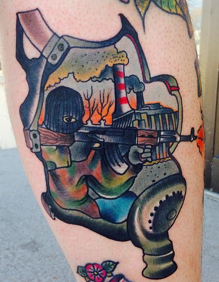 Gary Dunn - traditional color gas mask with shooter tattoo, Gary Dunn Art Junkies Tattoo
