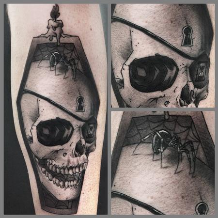 Ryan Mullins - black and grey realistic skull with spider tattoo, Ryan Mullins Art Junkies Tattoos