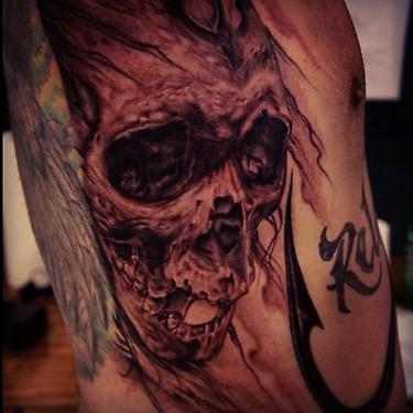 Big Gus - black and grey skull tattoo