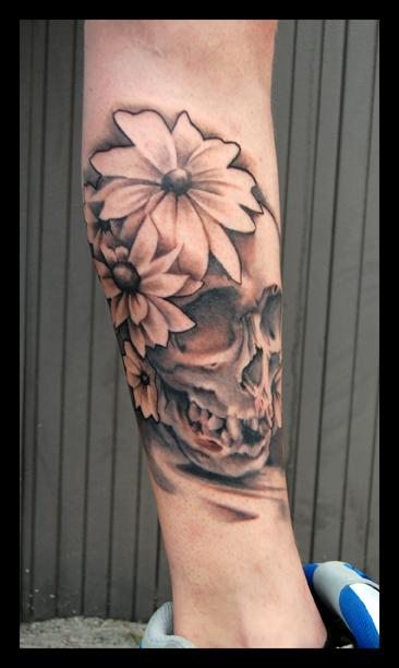 Victor Modafferi - Black and Gray skull with blackeye susans