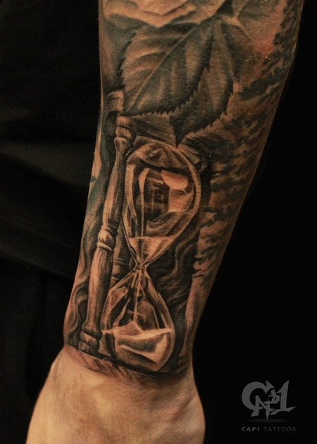 Capone - Hourglass Tattoo 