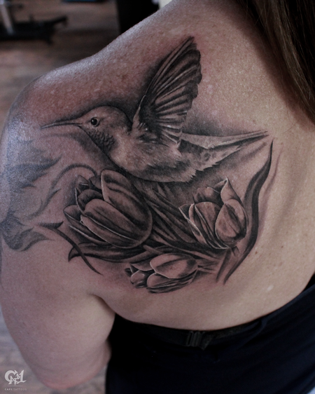 Capone - Hummingbird and Flowers Tattoo