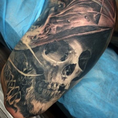 Carlos Torres - Skull Tattoo