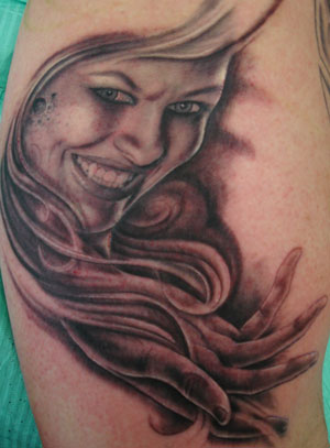 Tattoos - Oddities tattoos - Portrait with hand