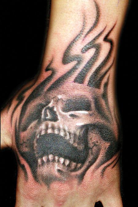 Diego - Black and Grey Skull on Hand