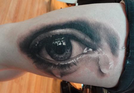 Ian Robert McKown - eyebll tattoo on thigh