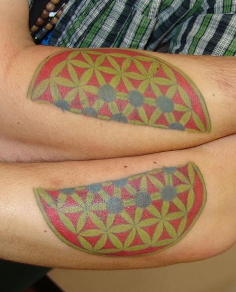 Patterns that form the basis for the flower of life make up this tattoo