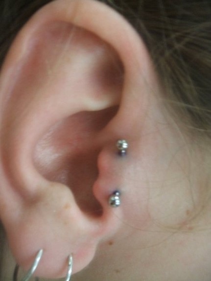 Tragus Vertical