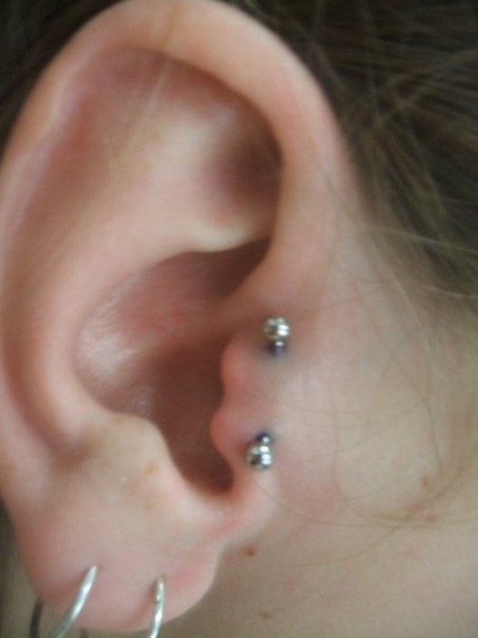 Tragus Vertical