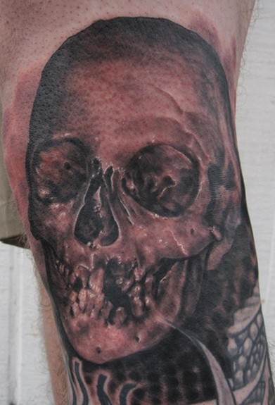 black and grey skull tattoo