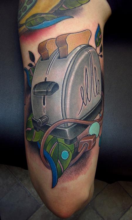 Jon von Glahn - old vintage toaster with toast and cord wrapping color arm tattoo halfsleeve