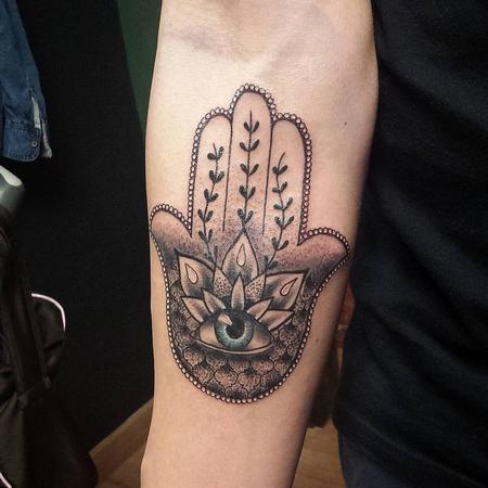 Tattoos - Hand of Fatima in Blackwork - 125607