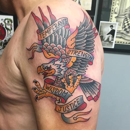 Tattoos - Águila Estilo Tradicional a Color con Letterings - 128004