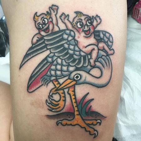 Tattoos - Cigüeña con Niños a Color Estilo Tradicional - 129722
