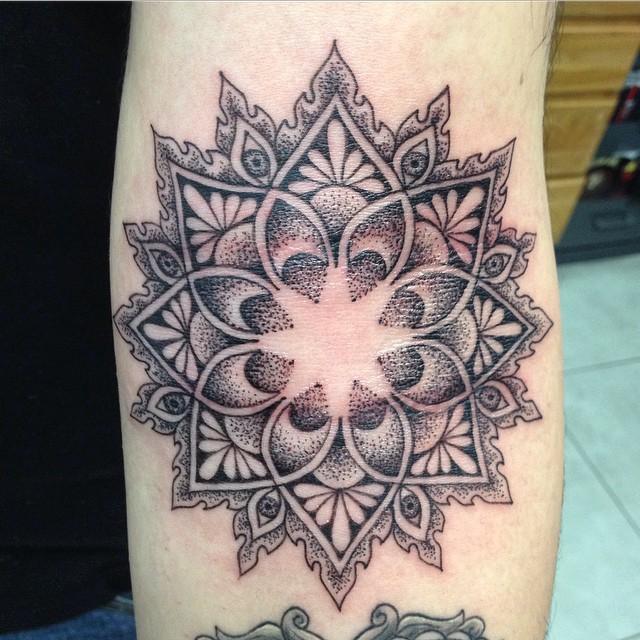 dotwork mandala by bridget punsalang tattoonow dotwork mandala by bridget punsalang tattoonow