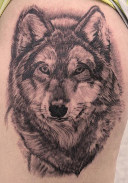 Bart Andrews - wolf tattoo