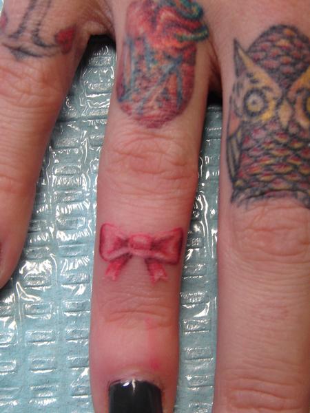 finger bow tattoo