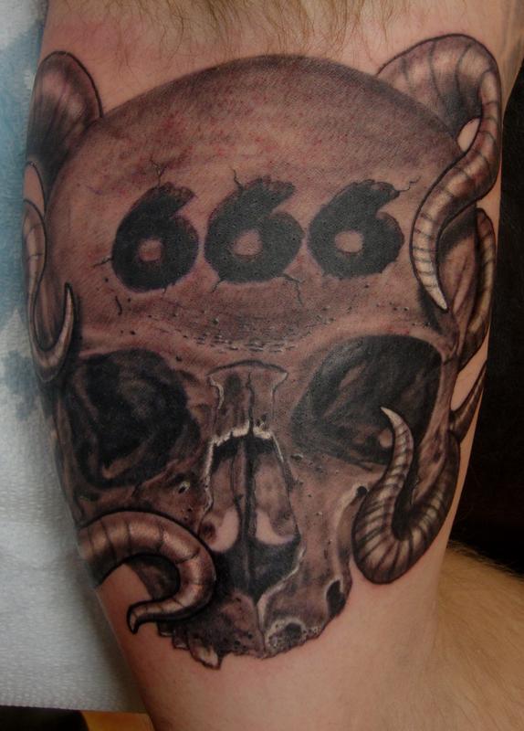 tentacle skull by larry brogan tattoonow tentacle skull by larry brogan tattoonow