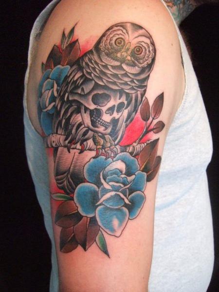 Tattoos Ian'Bugsy' Christiansen Traditional Owl and Flowers Tattoo