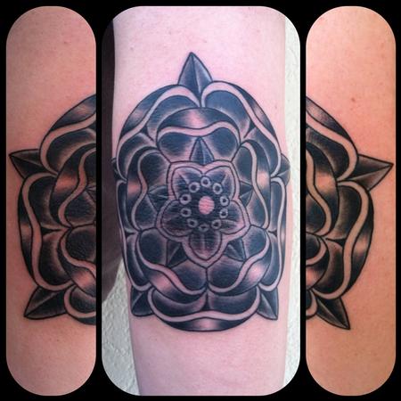 Dan Berk - Tudor Rose Mandala Elbow