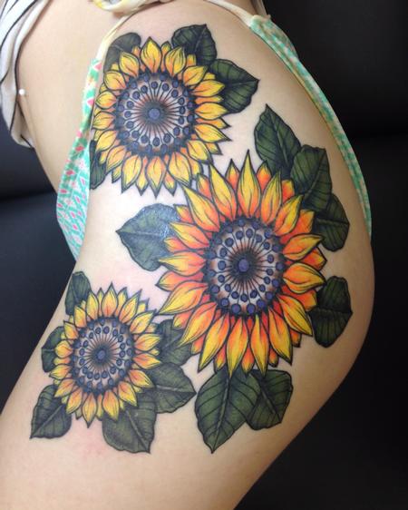 Rebecca Smith (Beccadoodletattoos)  - Sunflower mandalas 