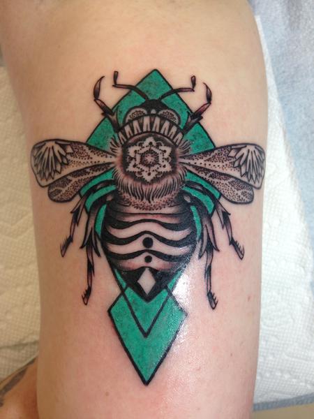 Rebecca Smith (Beccadoodletattoos)  - Bumble Bee 