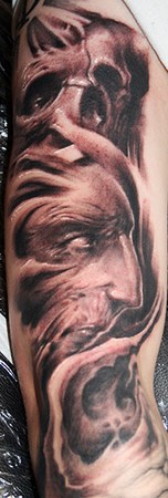 Tommy Lee Wendtner - black and grey half sleeve