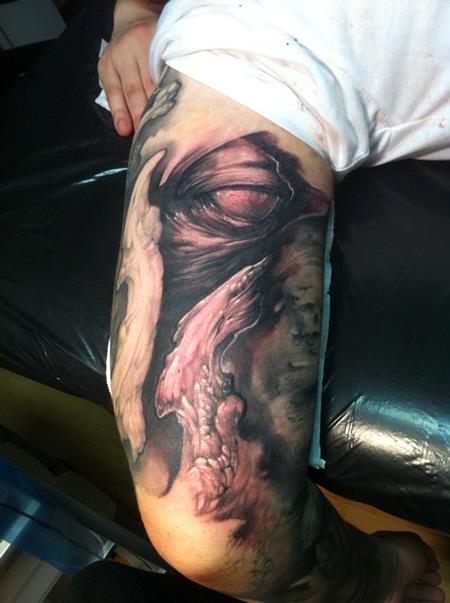 Tommy Lee Wendtner - Bio eye leg tattoo