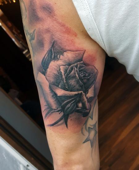 Alan Aldred - Black n Grey Rose Tattoo