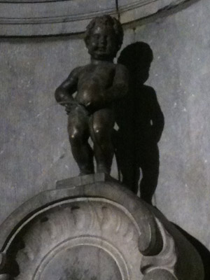 Brussles peeing boy statue