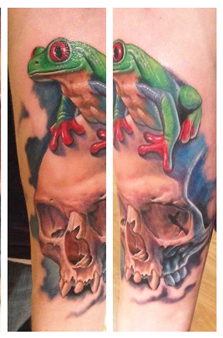 Steve Wimmer - Realistic Color Skull with a Frog