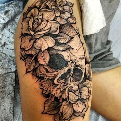 Tattoos - Blackwork skull and flowers - 133102