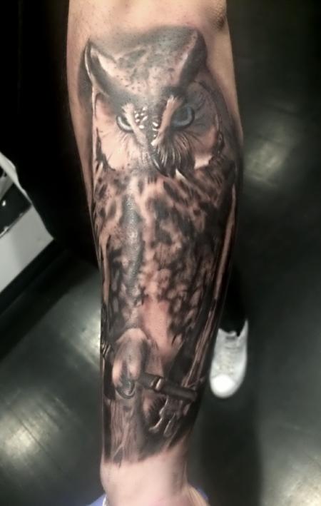 Tattoos - Owl holding Key - 127356