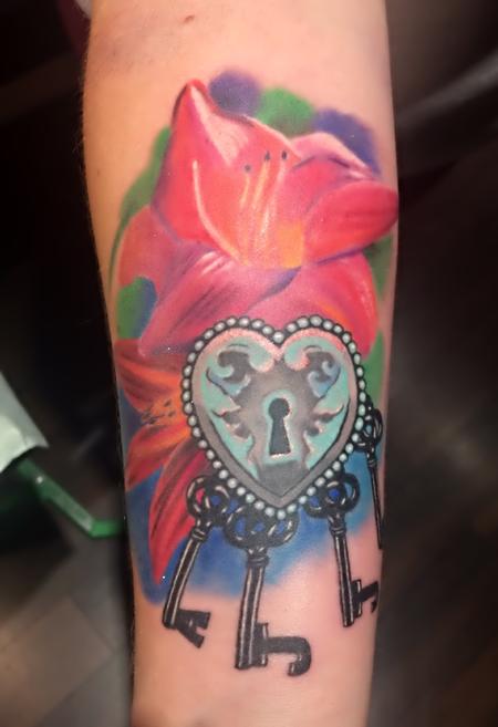 Tattoos - Locket with Daylilies - 126444