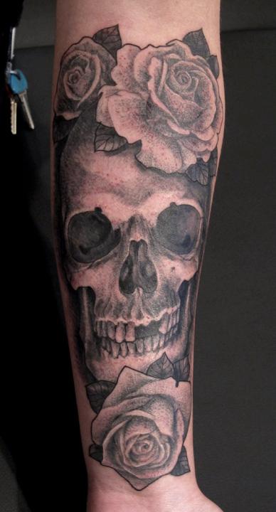Tattoos - skull and roses - 58618
