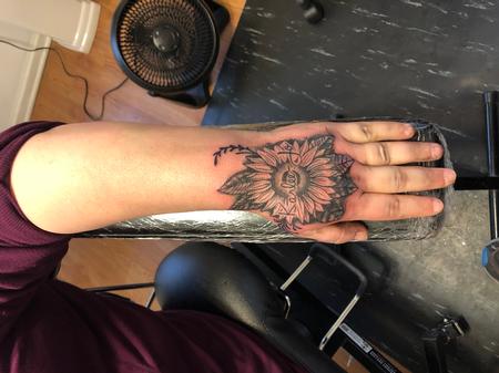 Tattoos - Hand flower - 142623