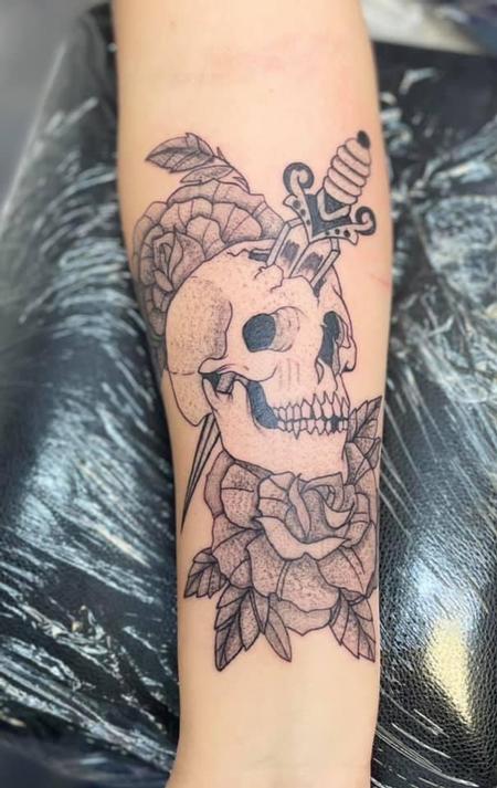 Tori Green (PORTLAND) - Skull rose dagger