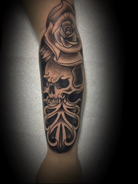 Nick Sadler (MADISON) - Skull rose