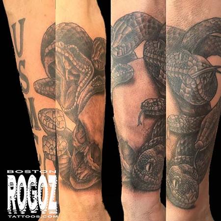 Boston Rogoz - skull and snakes tattoo