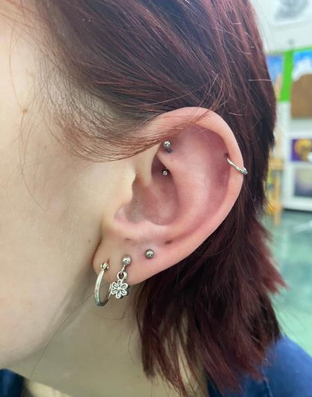 BabyGirl - Rook Piercing 