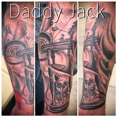 Daddy Jack - Hourglass w/Skull & Compass