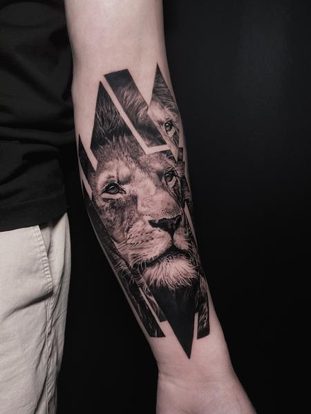 Tattoos - GLITCHED LION - 143000