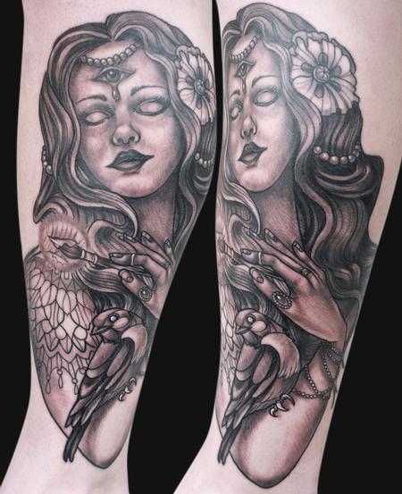 Tattoos - Artist with third eye tattoo - 92131