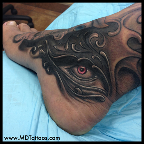 Eyes that see on the inner elbow by Fercha Pombo